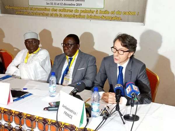 Recherche et agriculture : Le Ministre Gaston Cossi DOSSOUHOUI lance les journées scientifiques sur le coton et le palmier à huile