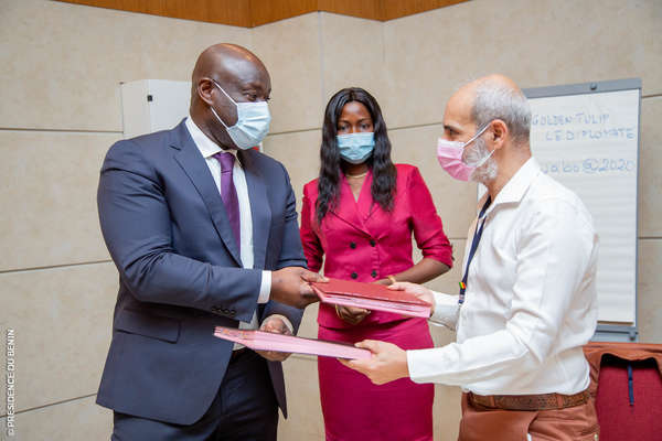 L’APIEX signe un protocole d’accord avec WEBHELP, n° 2 mondial dans la relation client pour son implantation au Bénin