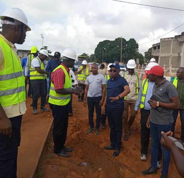 Projet Asphaltage : Le ministre José TONATO sur les chantiers de Porto-Novo et Sèmè-Podji