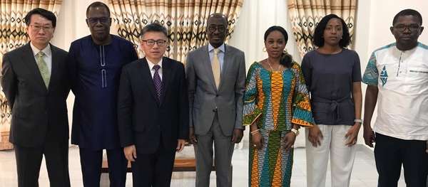 Echange entre le Ministre ABIMBOLA et l’Ambassadeur de la Chine près le Bénin : Des artistes béninois pour participer au nouvel an Chinois 2020