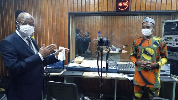 Diffusion des cours sur les médias : Le Ministre Salimane KARIMOU visite la Radio Scolaire Éducative à Adjarra