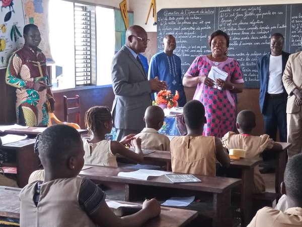 Effectivité de la rentrée scolaire 2019-2020 : Le Ministre Salimane KARIMOU en visite dans des écoles publiques du Littoral