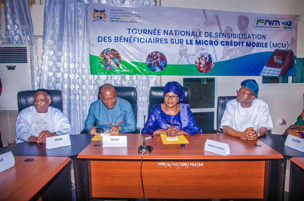 Allada et Ouidah acceuillent le Micro Crédit Mobile (MCM) initié par le gouvernement