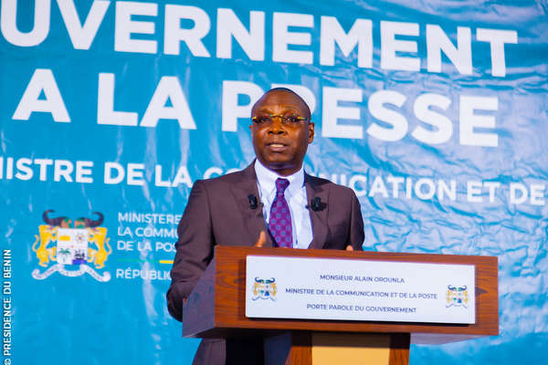 Gouvernement Face à la Presse (GFP) : Le ministre Alain OROUNLA répond aux polémiques autour du COVID-19 et des prochaines élections communales
