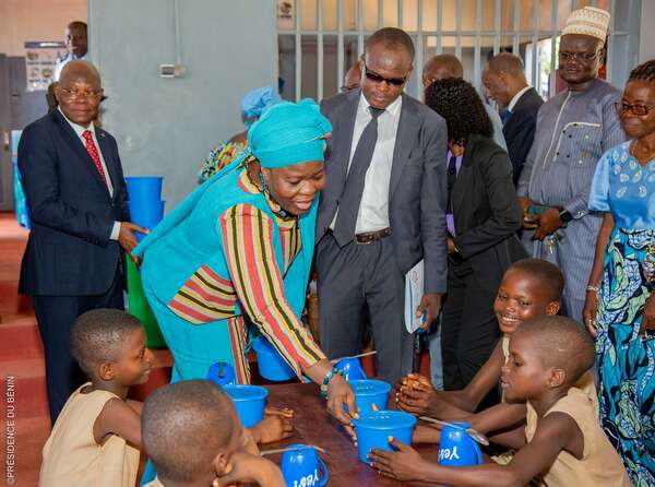 Satisfaite de la bonne marche de la cantine scolaire à l'EPP de Lago : La Vice-présidente appelle à maintenir le cap pour le PNASI