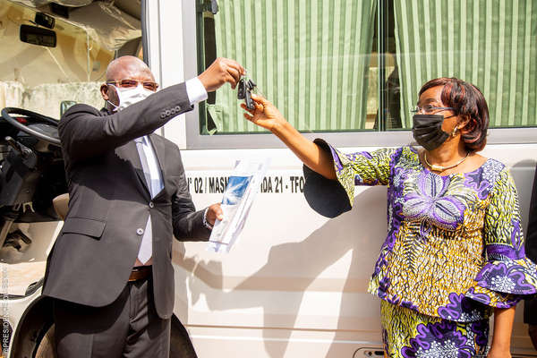 Éducation à la base : Remise de deux minibus flambants neufs aux CPSA de Sègbèya (Cotonou) et de Parakou