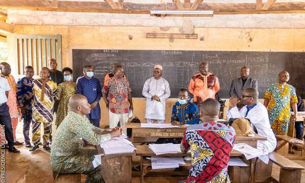 BEPC 2022 :  Visite du ministre Kouaro Yves CHABI dans 3 centres de correction