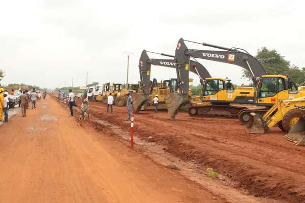 Grands travaux au Bénin : Le ministre Alassane SEIDOU lance les travaux d’aménagement et de bitumage de la route Kétou- Idigny- Igbodja- Savé