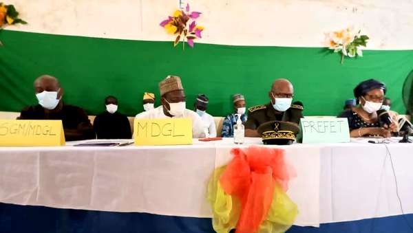 Réformes dans le secteur de la décentralisation au Bénin : Le Ministre Raphaël AKOTEGNON en tournée dans l'Alibori rassure et convainc les conseils communaux