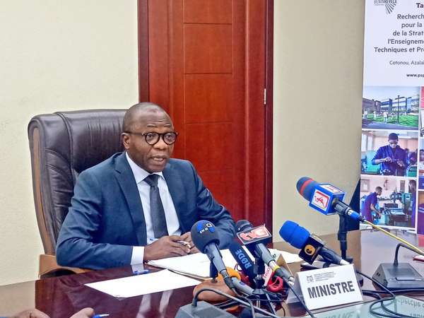 Table ronde de recherche de partenariat pour la mise en œuvre de la SN-EFTP : Le Ministre Mahougnon KAKPO face à la presse