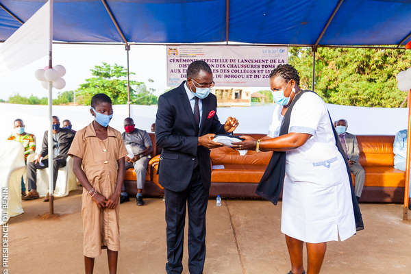 Appui de l'UNICEF à l'éducation des filles : Plus de 45.000 paires de chaussures TOMS distribuées dans des collèges et lycées du Bénin