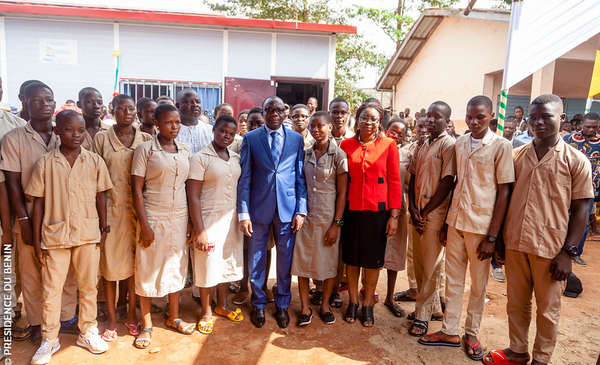Numérique et Enseignement : Les ministres Aurelie Adam Soulé ZOUMAROU et Mahougnon KAKPO lancent les salles numériques dans 12 collèges de l'enseignement secondaire.