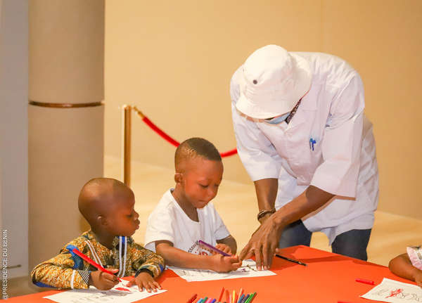 Atelier pédagogique : Un espace ludique et éducatif dédié aux enfants au cœur de l'exposition Art du Bénin