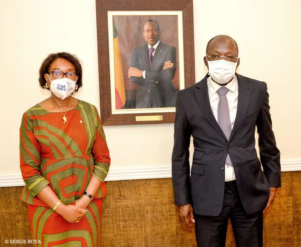 Audience au cabinet du Ministre d’État Abdoulaye BIO TCHANÉ : La situation des réfugiés Burkinabè au coeur des échanges avec la réprésentante multi-pays du UNHCR, Madame EKOKO