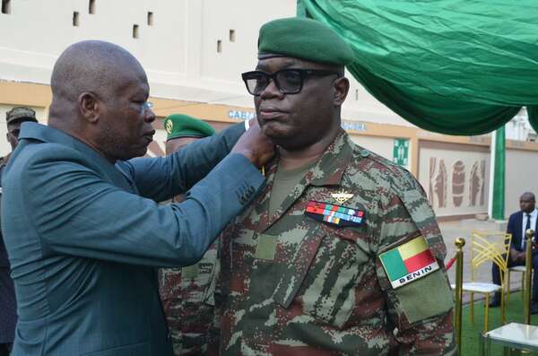Forces Armées Béninoises : De nouvelles étoiles pour Fructueux A. GBAGUIDI et Dieudonné D. TÉVOÈDJRÈ