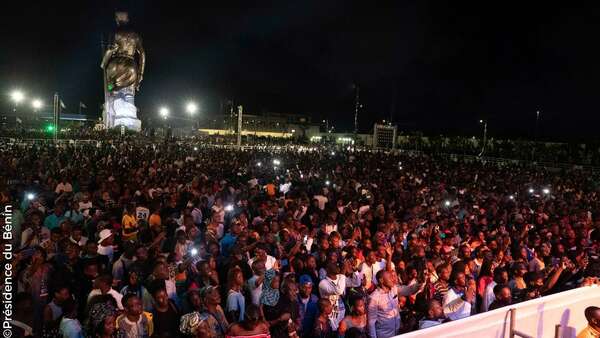 Concert de musique « La Saga des Agodjiés » à Cotonou : Effervescence populaire autour du Chef de l’État Patrice TALON