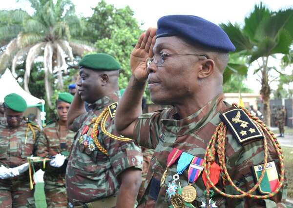 Nouvelles étoiles dans l'armée béninoise : Deux Généraux de Division portent leurs galons