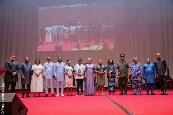 Célébration de l’excellence : Les meilleurs bacheliers 2025 honorés au Palais des Congrès