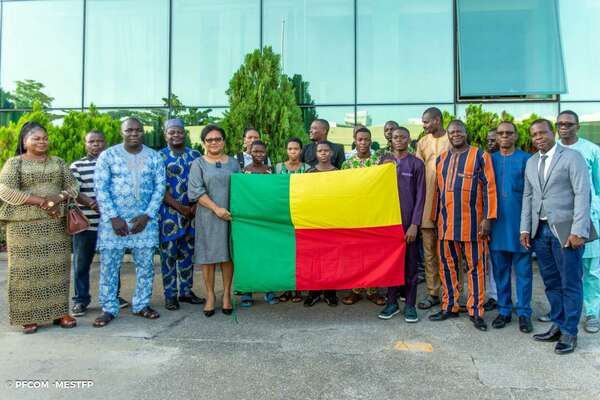 Remise de drapeau à la délégation béninoise aux OPAM 2025 : Les candidats invités à faire rayonner le Bénin