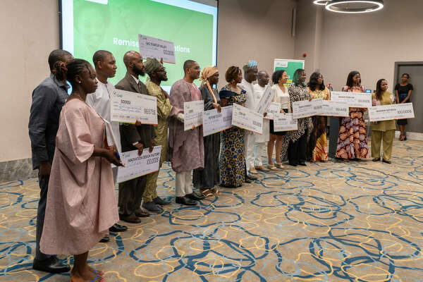 Remise de subventions pour les Organisations d’Appui à l’Entrepreneuriat (OAE), une initiative unique en Afrique de l’Ouest !