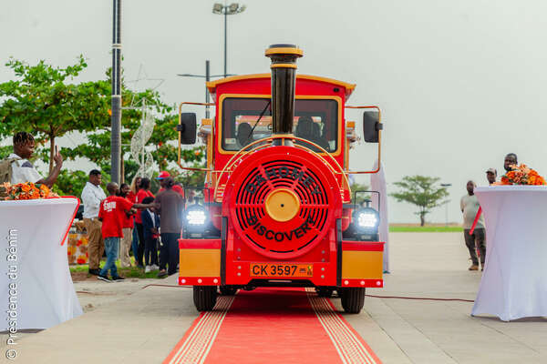 Tourisme urbain : Le Petit Train Touristique de Cotonou officiellement inauguré