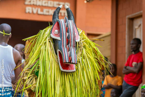 Place Dangbé Klunon : Le sanctuaire du serpent sacré au cœur du Festival des Masques 2025